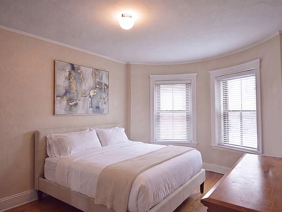 4th image of 1805 Beacon St #3F