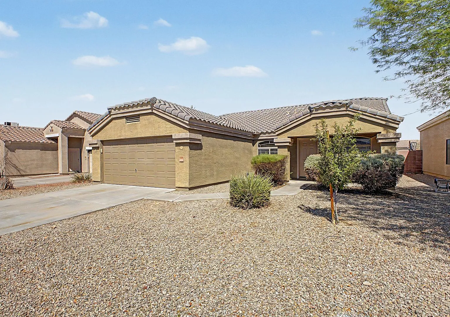 Remodeled 4 Bedroom El Mirage Home for Rent! — Photo 3