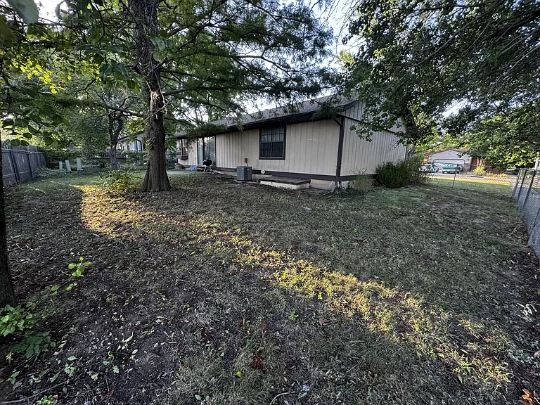 5702 Kentford Cir — Photo 3