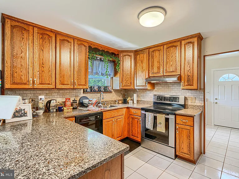 280 Mackintosh Dr — Photo 8