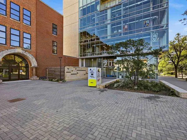 201 E Washington St Unit 902, Iowa City, IA 52240