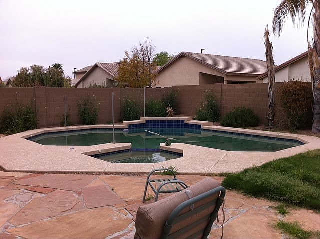 1st image of 754 E Iris Dr