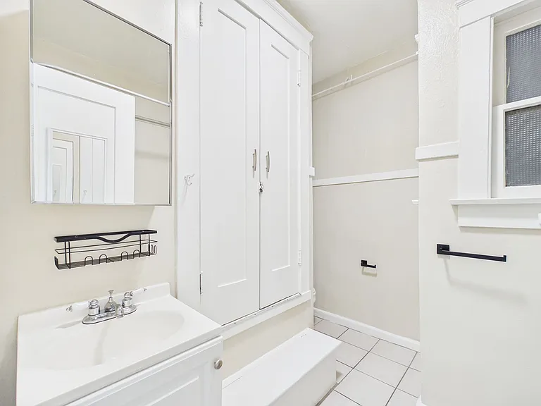 Grandview Apartments — Photo 60