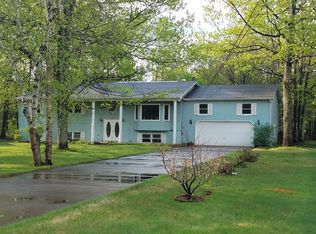 105 Oakridge Dr, Marquette, MI 49855