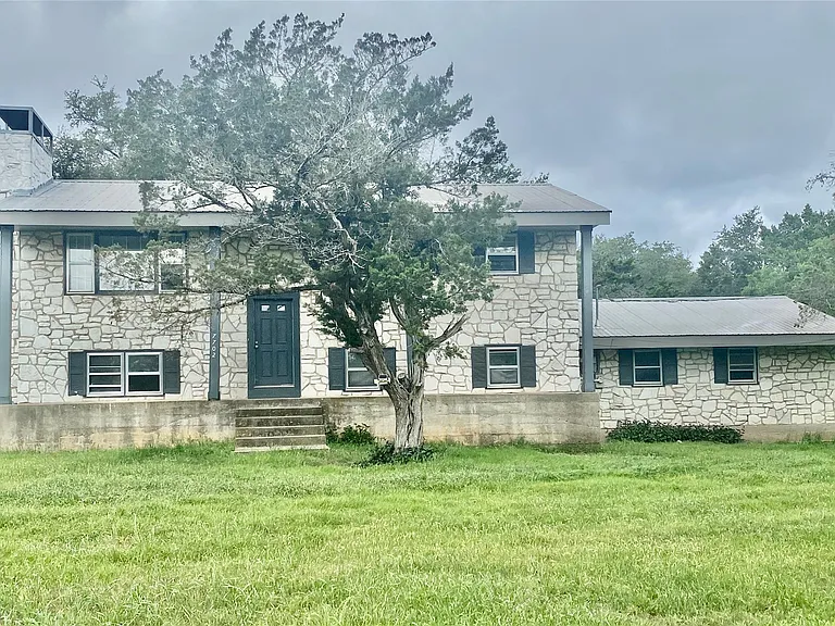 7702 Pitter Pat Ln — Photo 1