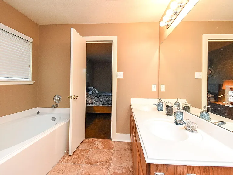 10735 Cobblecreek Way — Photo 18