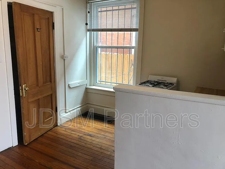 1260 Vine St #1 — Photo 4