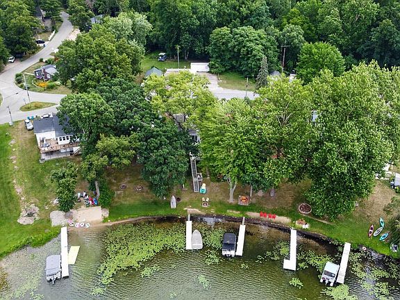 3rd image of 52784 Twin Lakeview Dr