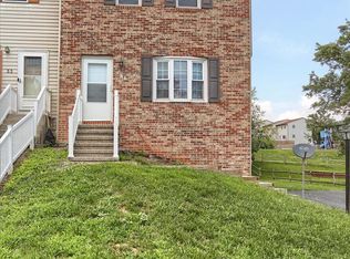 31 Mall Rd, Etters, PA 17319