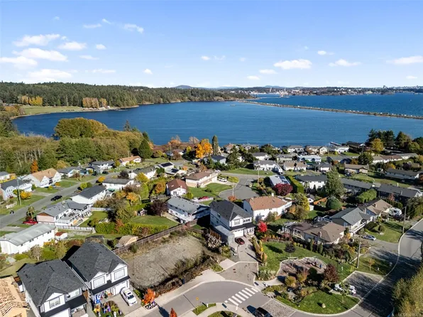 284 Seafield Rd, Colwood, BC V9C 3G7