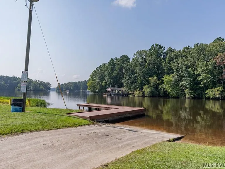 422 Tanglewood Dr — Photo 32