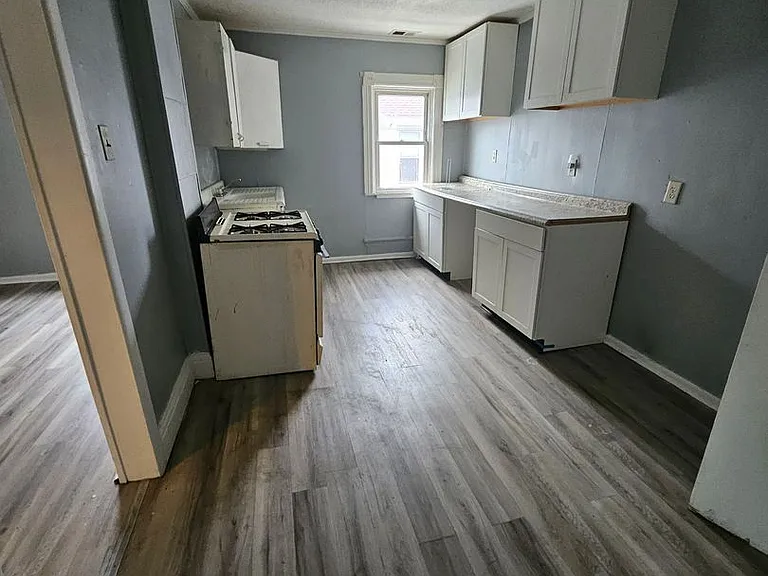 407 E 13th St #2 — Photo 1