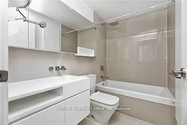 45 Charles St E #3912 — Photo 11