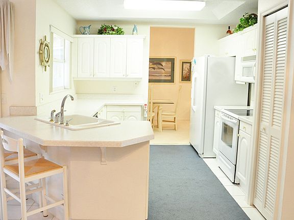 2nd image of 4061 S Waterbridge Cir