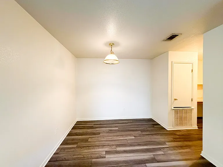 310 Cedar Ridge Dr #B — Photo 4