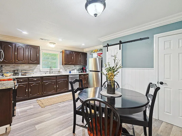 379 S John Douglas Rd — Photo 10