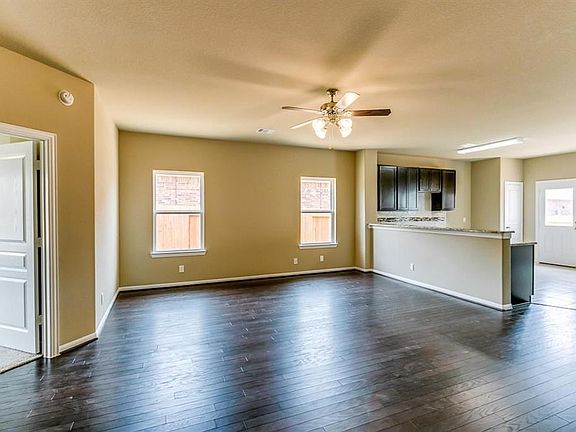 2nd image of 2402 Emerald Ln
