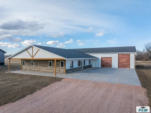 6048 Green Valley Dr, Rapid City, SD 57703