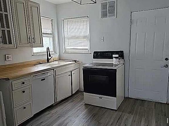 5th image of 1911 Leer St