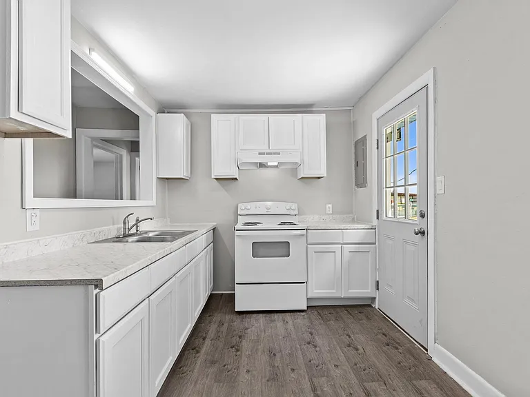 2101 Montclair Ave — Photo 10