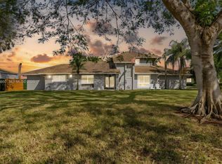 Kings Grove, Miami, FL 33187