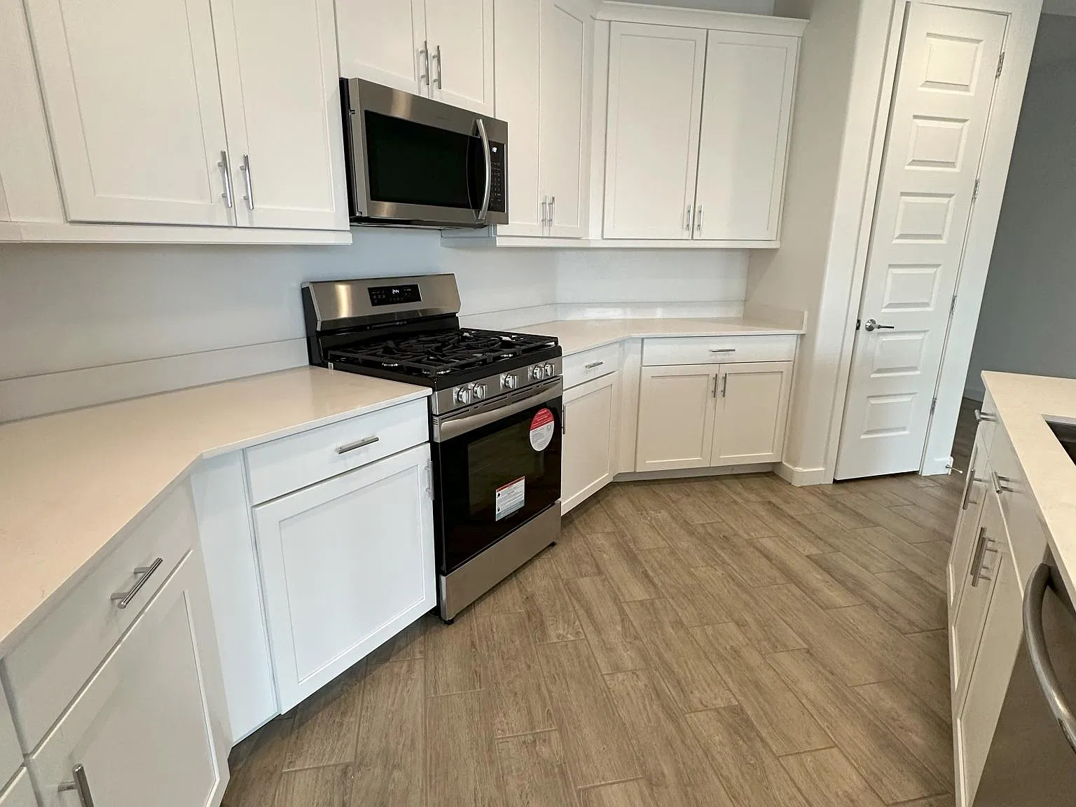 4 bed, 2264 sqft, $2,700 — Photo 2
