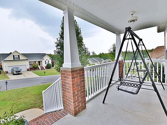 3rd image of 820 Holdcroft Ln
