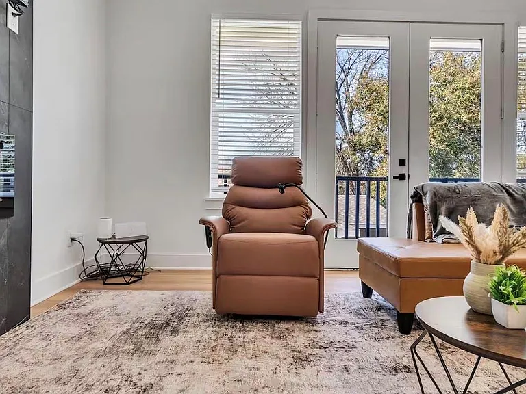 2709 Berry St — Photo 19