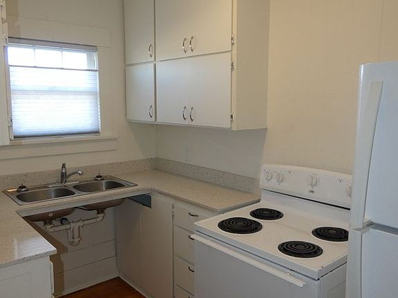 4th image of 519 S Oak St #8
