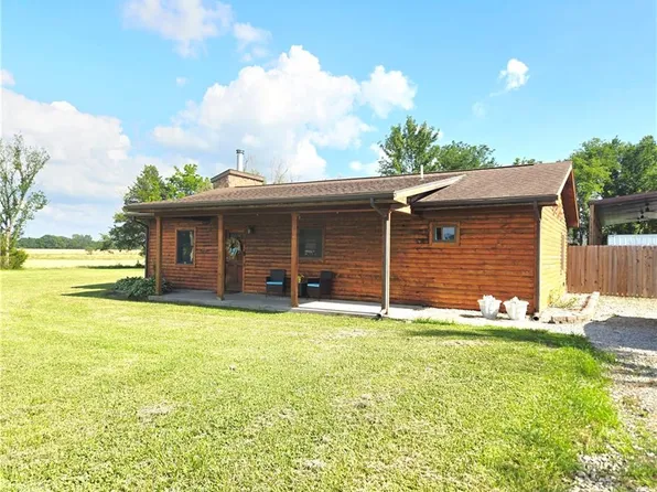 302 S 160th St, Girard, KS 66743
