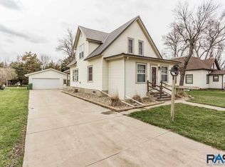 451 N 3rd St, Emery, SD 57332