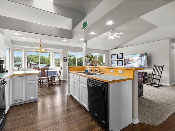 2nd image of 106 Rainbow Dr