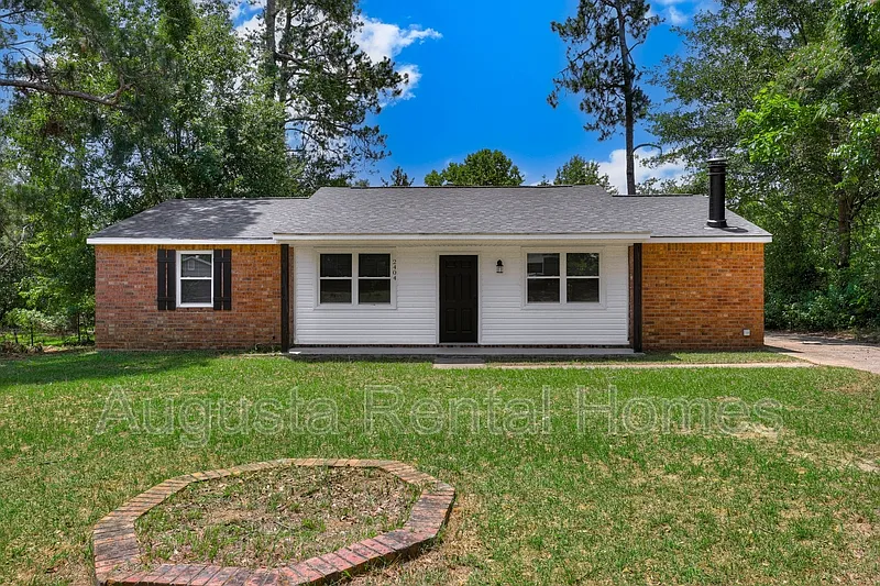 3 bed, 2.0 bath, 1350 sqft, $1,475 — Photo 2