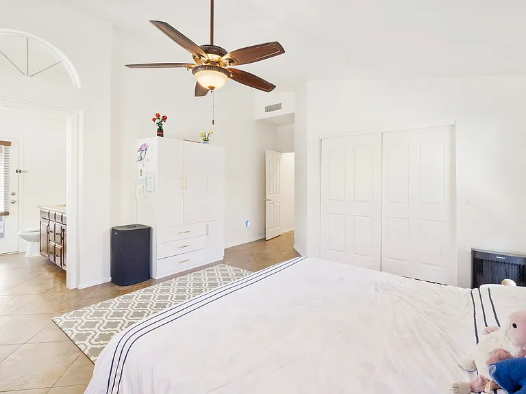4704 E Weaver Rd — Photo 3
