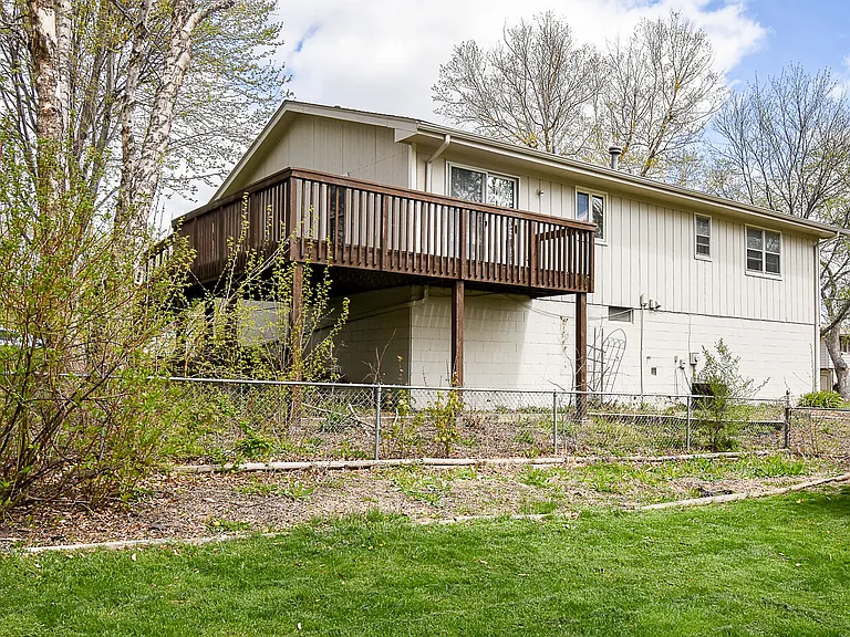 10205 T Cir — Photo 25