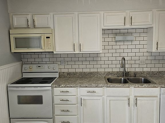 3rd image of 4029 Jeffco Blvd