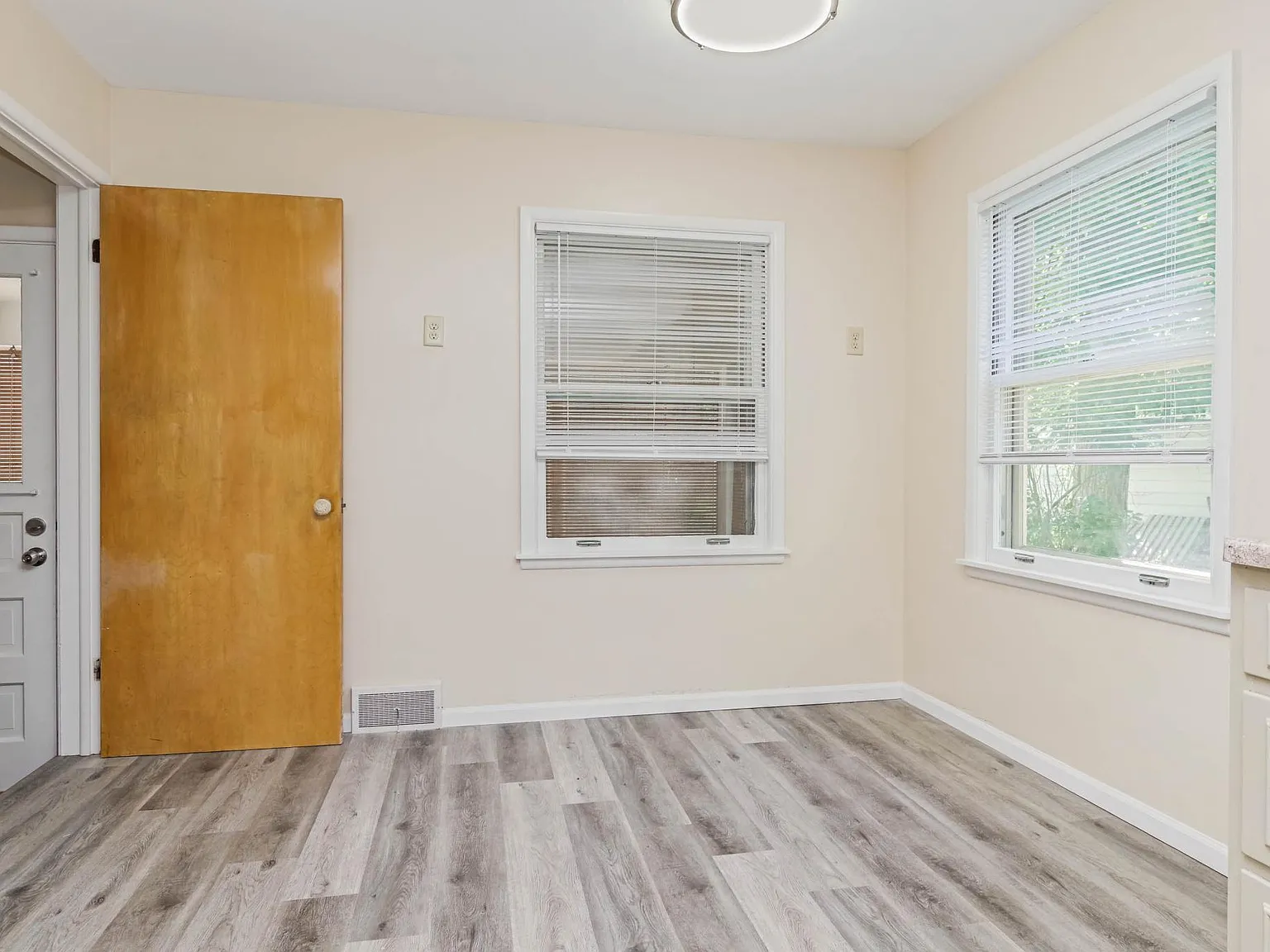 3 bed, 2316 sqft, $2,000 — Photo 3