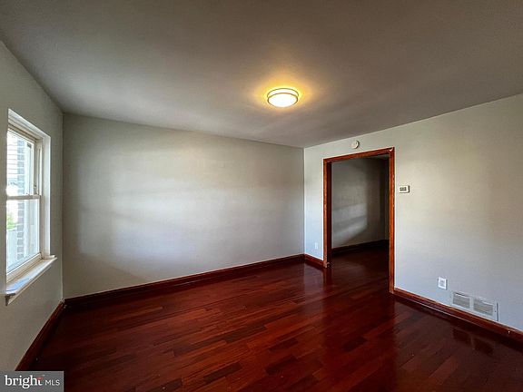 5th image of 1171 Summit St NE