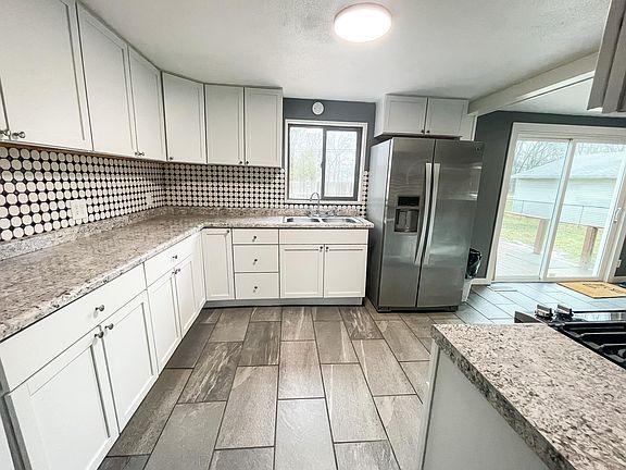5th image of 19 Rivercrest Dr
