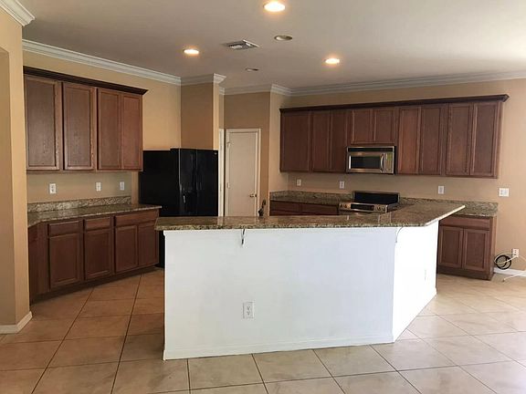 4th image of 8080 Allamanda Ct