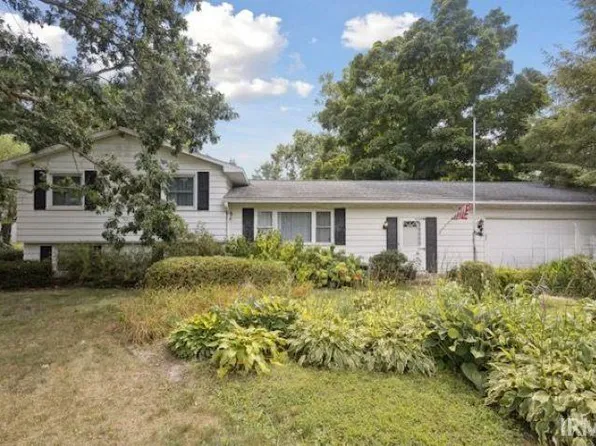 18268 Clairmont Dr, South Bend, IN 46637