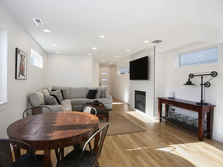 2134 S Josephine St — Photo 7