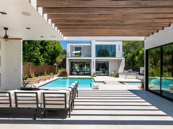 22930 Dolorosa St, Woodland Hills, CA 91367