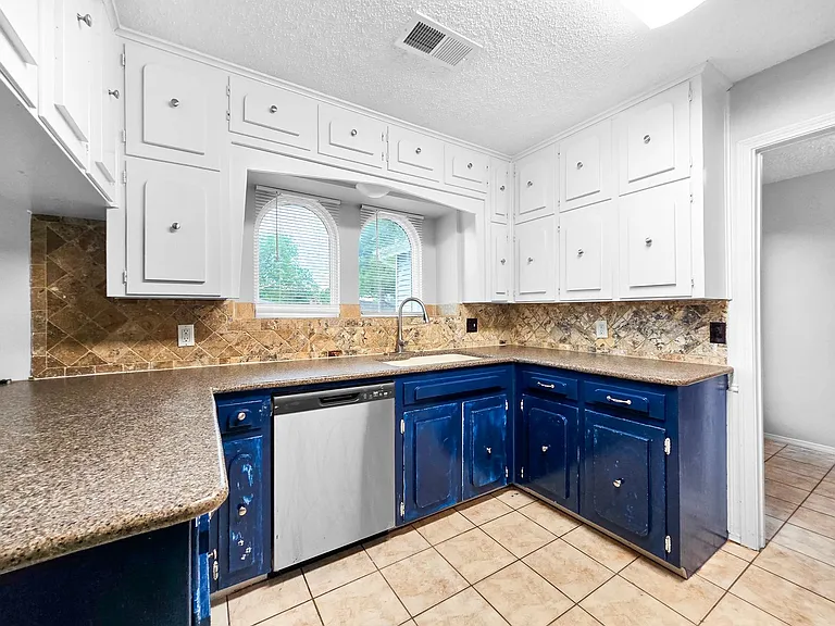 408 Cavender Ct — Photo 4