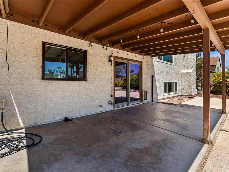 1041 E Kristal Way — Photo 31