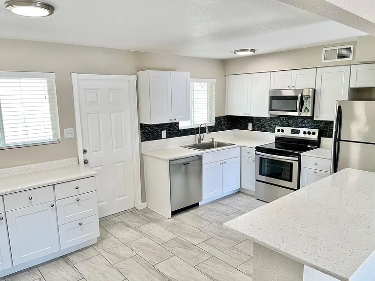 3024 N 39th St #4 — Photo 9