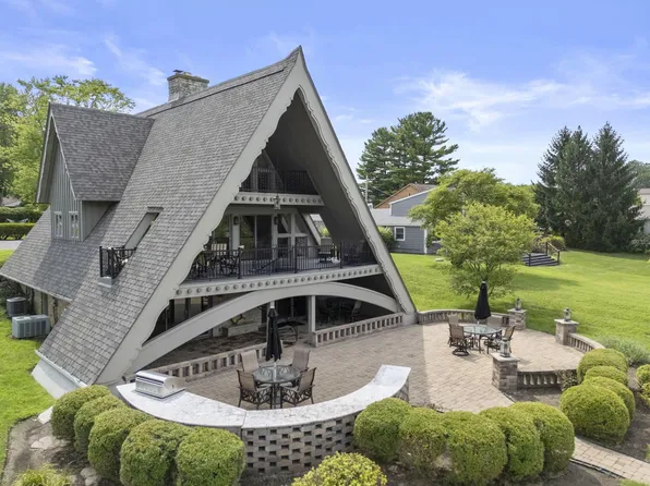 2325 Pawnee Dr, London, OH 43140