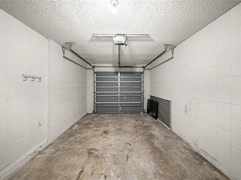 12649 Somerset Oaks St — Photo 34