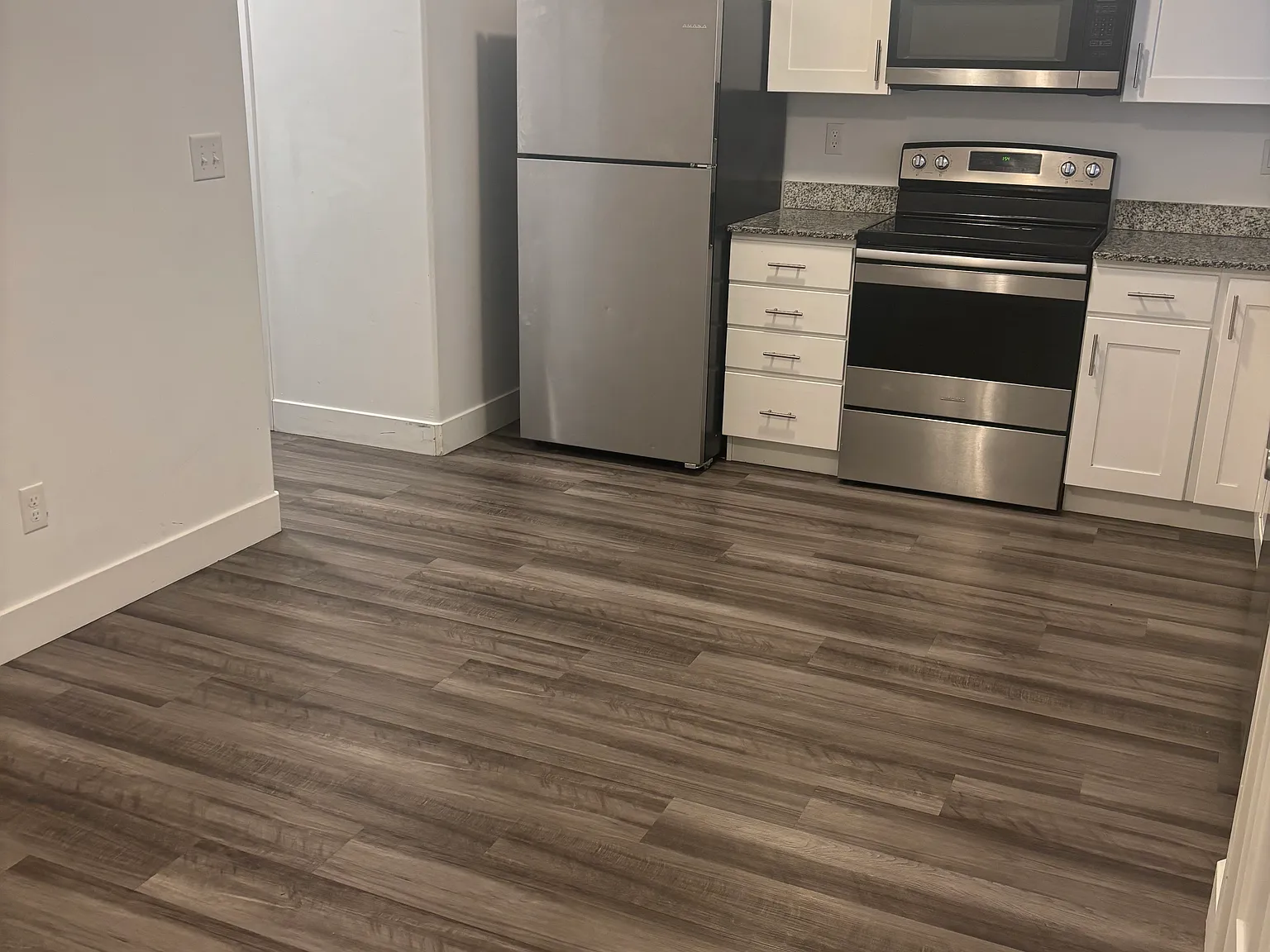 3 bed, 1200 sqft, $1,800 — Photo 1