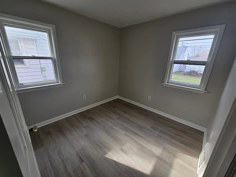 21301 Arbor Ave — Photo 2